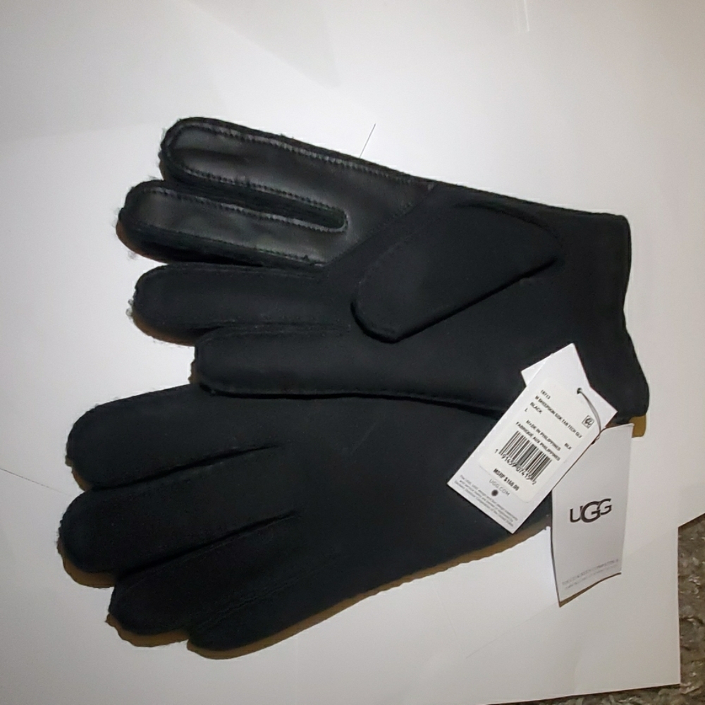 Ugg Sheepskin side tab tech glove black
